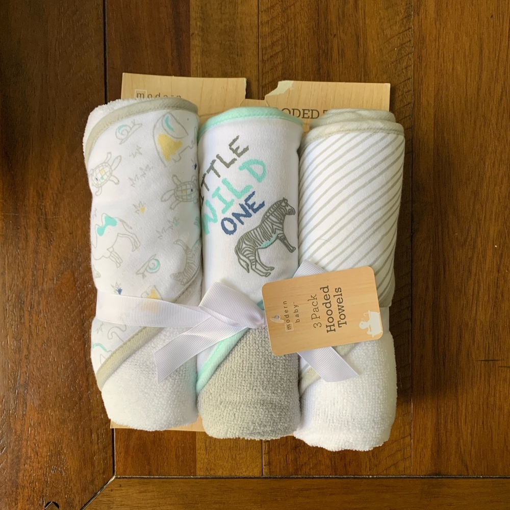 NWT Modern Baby 3 pack hooded towels
